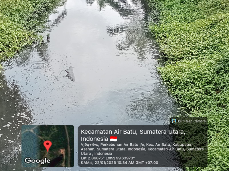 Aliran anak sungai yang berada di afdeling 3 PTPN IV kebun Air Batu, Desa Air Batu I/II.