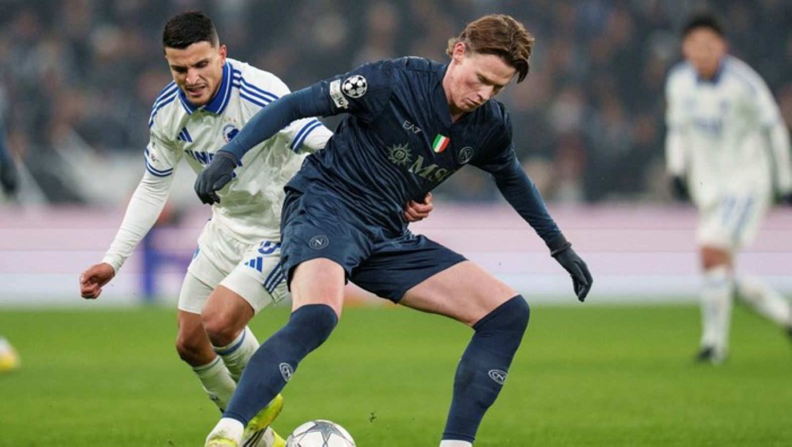 Pemain Napoli Scott McTominay merayakan gol ke gawang FC Copenhagen pada laga Liga Champions di Parken Stadium.