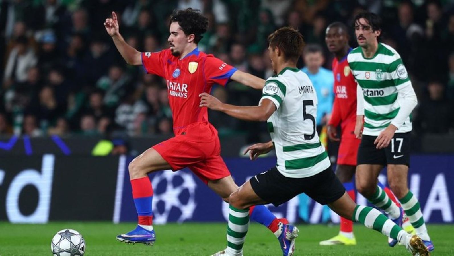 Pemain Sporting CP merayakan gol penentu kemenangan ke gawang Paris Saint-Germain di Stadion Jos&eacute; Alvalade, Lisbon.