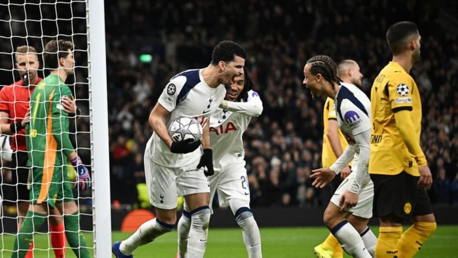 Pemain Tottenham Hotspur merayakan gol ke gawang Borussia Dortmund pada laga Liga Champions.