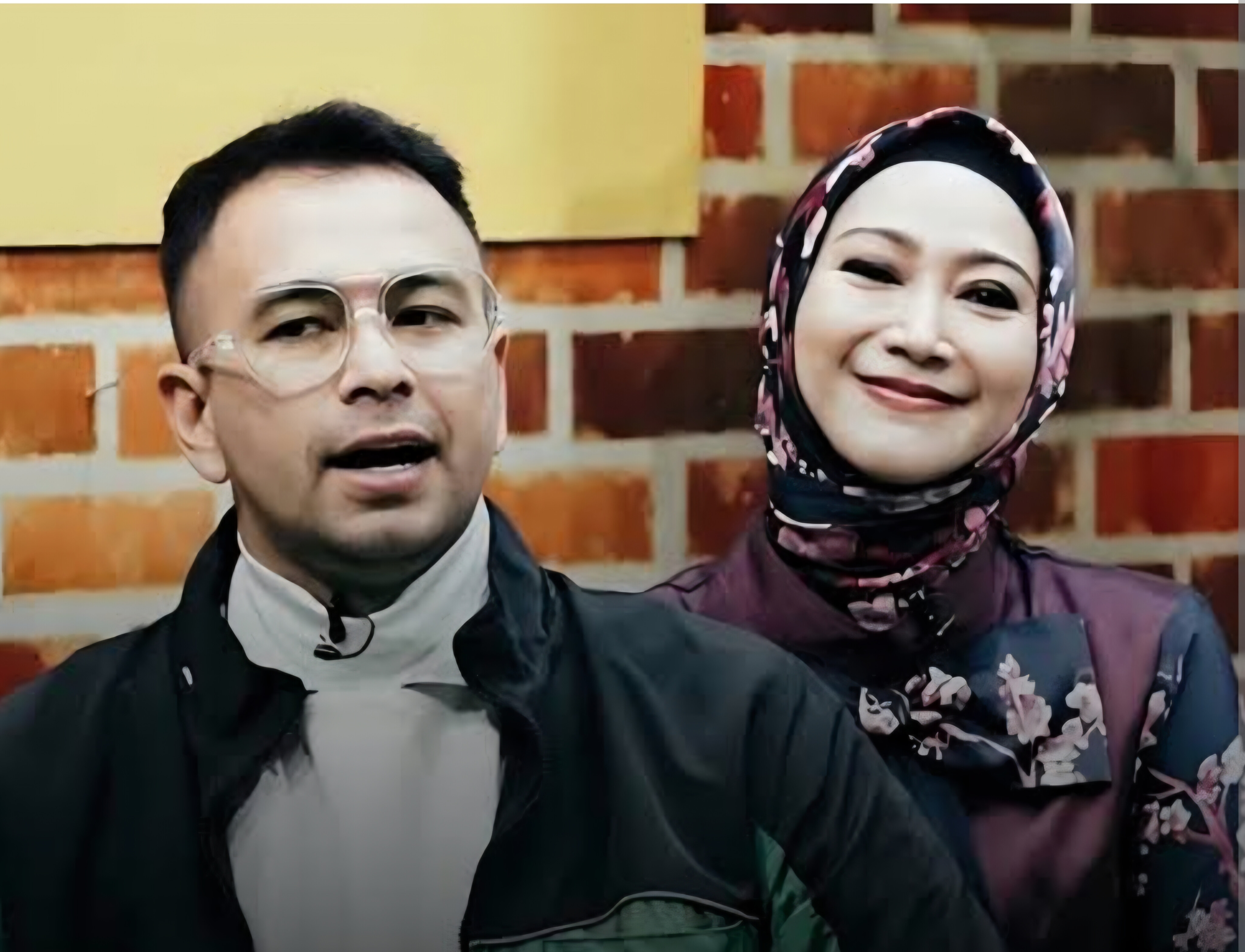 Penyanyi dangdut Ira Swara menceritakan masa sulit hidupnya akibat pandemi Covid-19 yang membuat bisnis keluarga hancur dan terlilit utang.