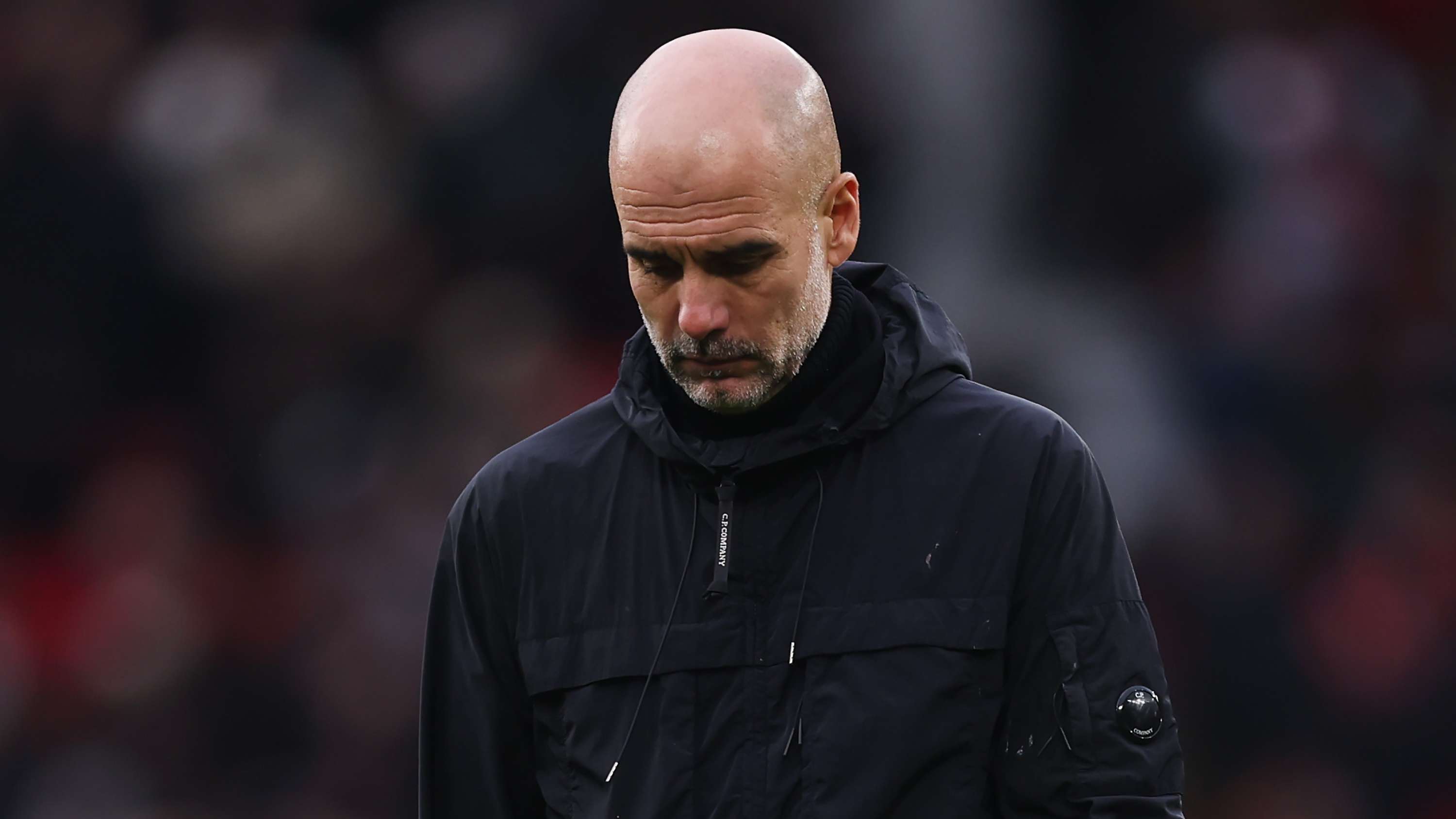 Pelatih Manchester City Pep Guardiola memberikan arahan kepada pemainnya saat laga Liga Champions melawan Bodo/Glimt.