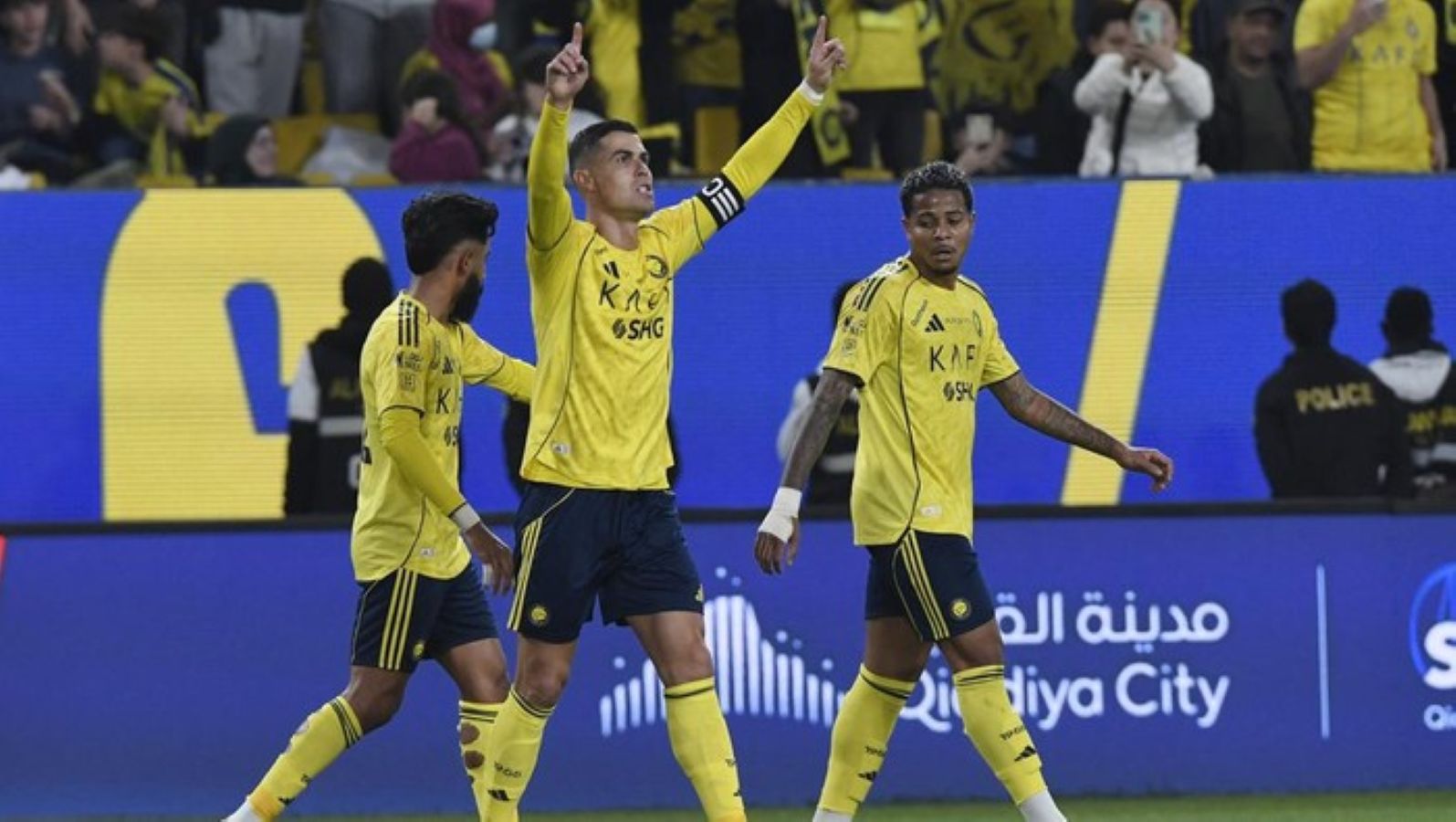 Cristiano Ronaldo merayakan golnya saat Al Nassr mengalahkan Damac 2-1 pada lanjutan Liga Arab Saudi di Stadion Pangeran Sultan bin Abdul Aziz.