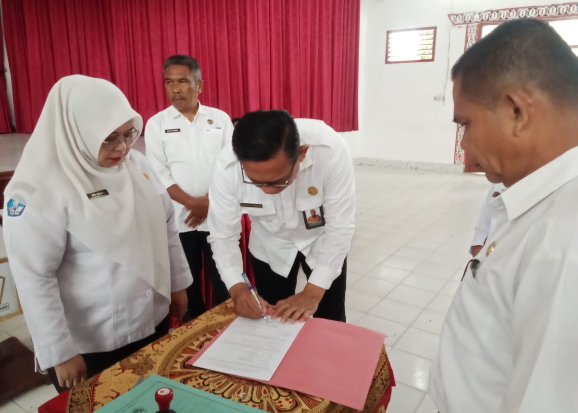 Serah terima jabatan kepala SMA, SMK, dan SLB Negeri di wilayah Pematangsiantar&ndash;Simalungun dipimpin Cabdis Pendidikan Wilayah VI August Sinaga.