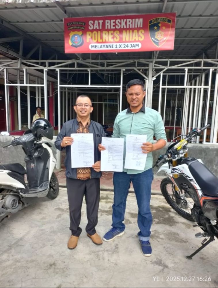 Kuasa hukum Martinus Waruwu dari Kantor Hukum Derman Laoli, SH & Associate da rekannya Yalisokhi Laoli, SH.