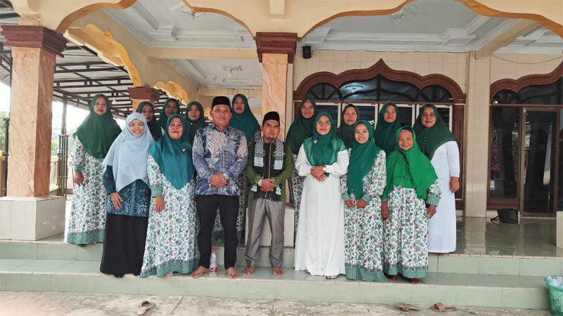 Kepala Desa Gunung Melayu, Sahran Tanjung saat Perwiritan Yasin Akbar.