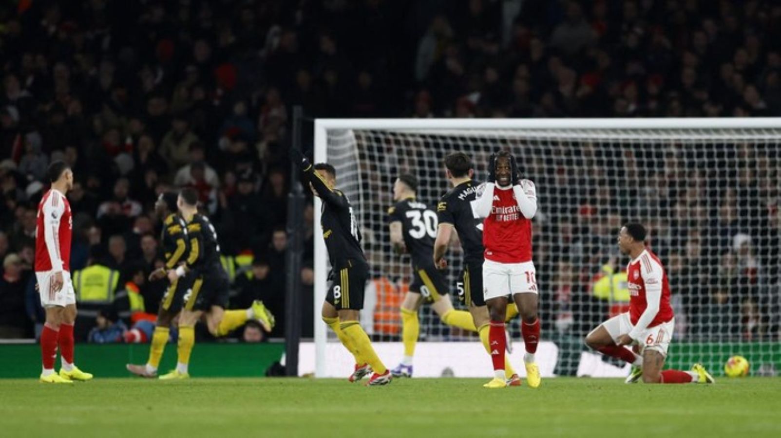 Arsenal kalah 2-3 dari Manchester United di Emirates Stadium.