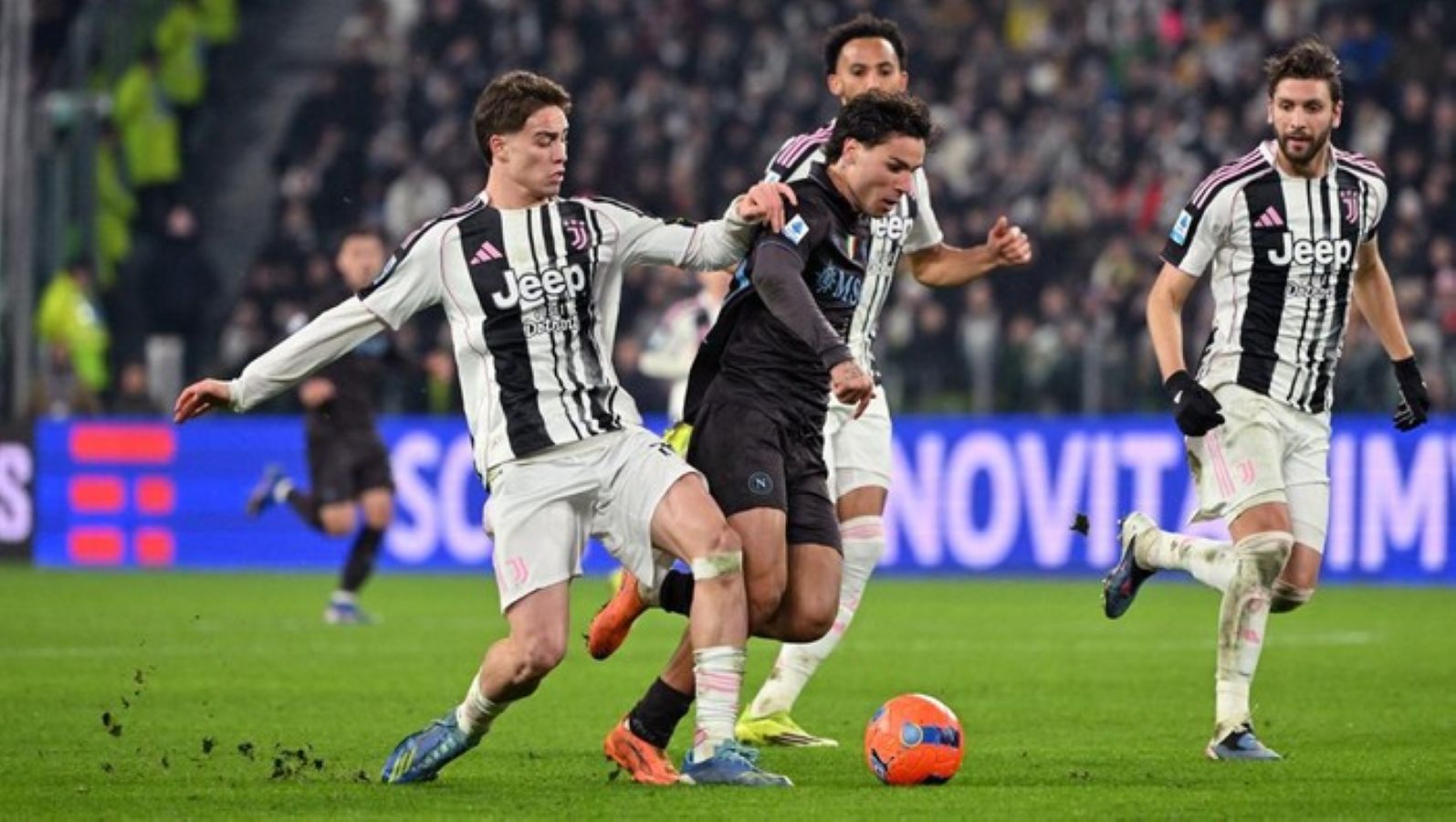Jonathan David merayakan gol pembuka Juventus saat mengalahkan Napoli 3-0 pada laga Serie A di Allianz Stadium, Turin.