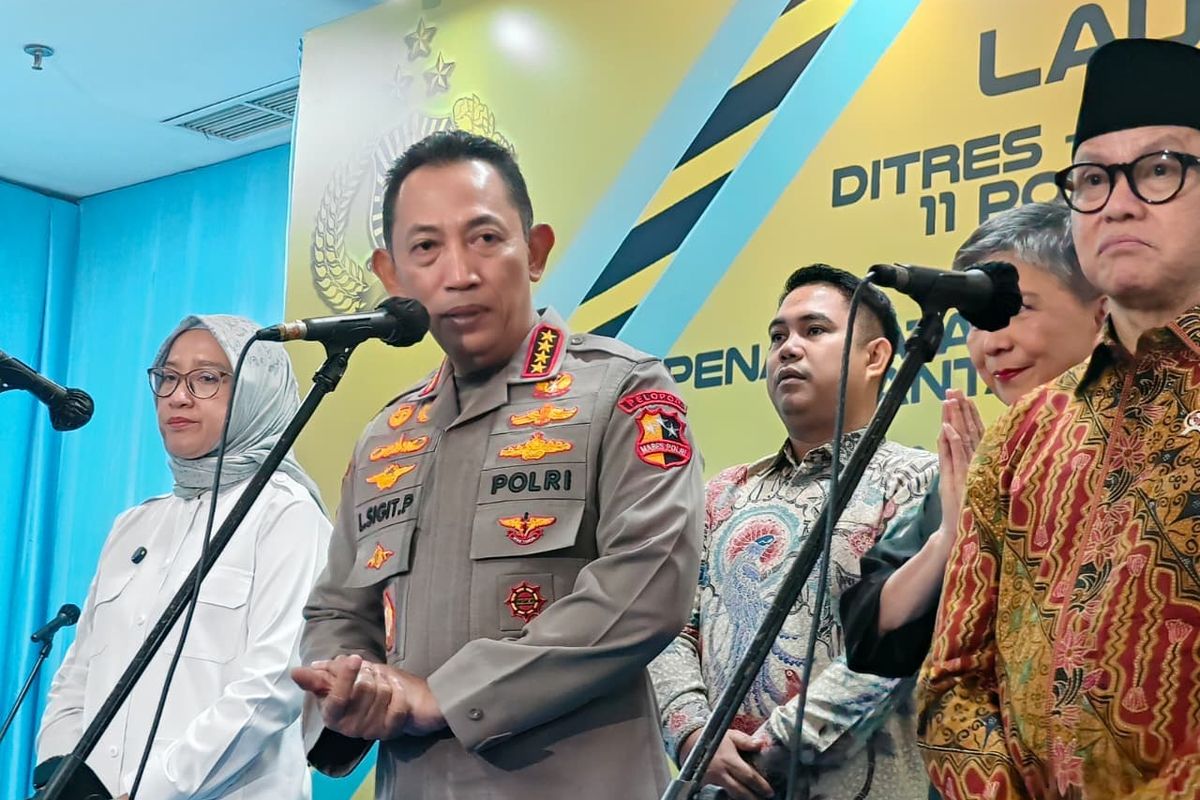 Kapolri Jenderal Listyo Sigit Prabowo memaparkan peningkatan standar layanan darurat 110 saat rapat bersama Komisi III DPR RI di Jakarta.