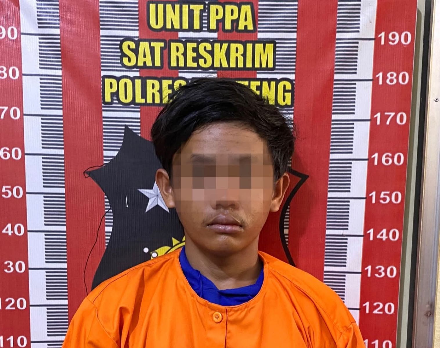 Petugas Satreskrim Polres Tapanuli Tengah mengamankan tersangka kasus perbuatan cabul terhadap anak di bawah umur yang ditangkap di Kota Sibolga, Minggu (25/1/2026).