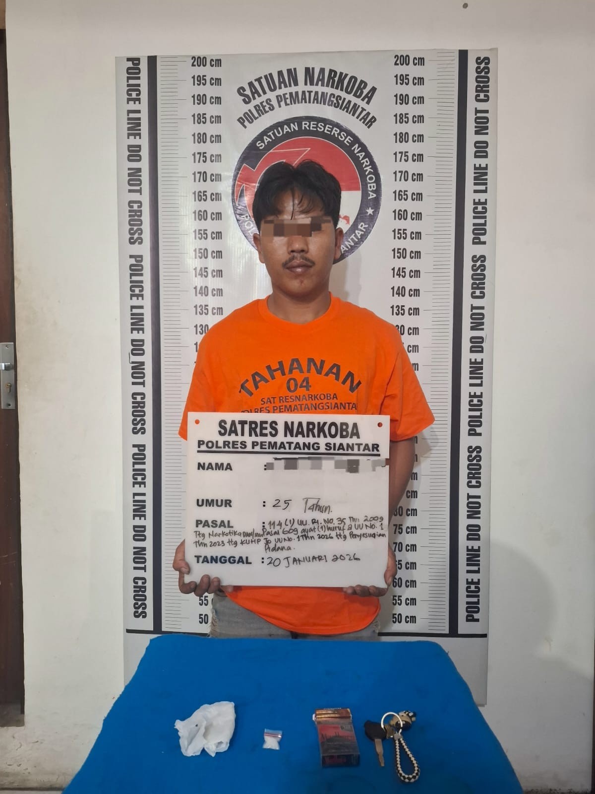 Tersangka JRS diamankan Sat Resnarkoba Polres Pematangsiantar usai kedapatan membawa sabu di kawasan Jalan Sisingamangaraja.