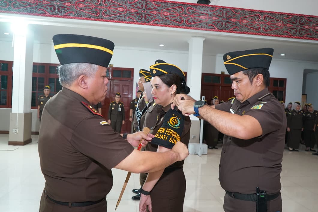 Kepala Kejati Sumut Dr. Harli Siregar memimpin apel pencanangan Zona Integritas menuju WBBM di Adhyaksa Hall Kejati Sumut, Rabu (28/1/2026).