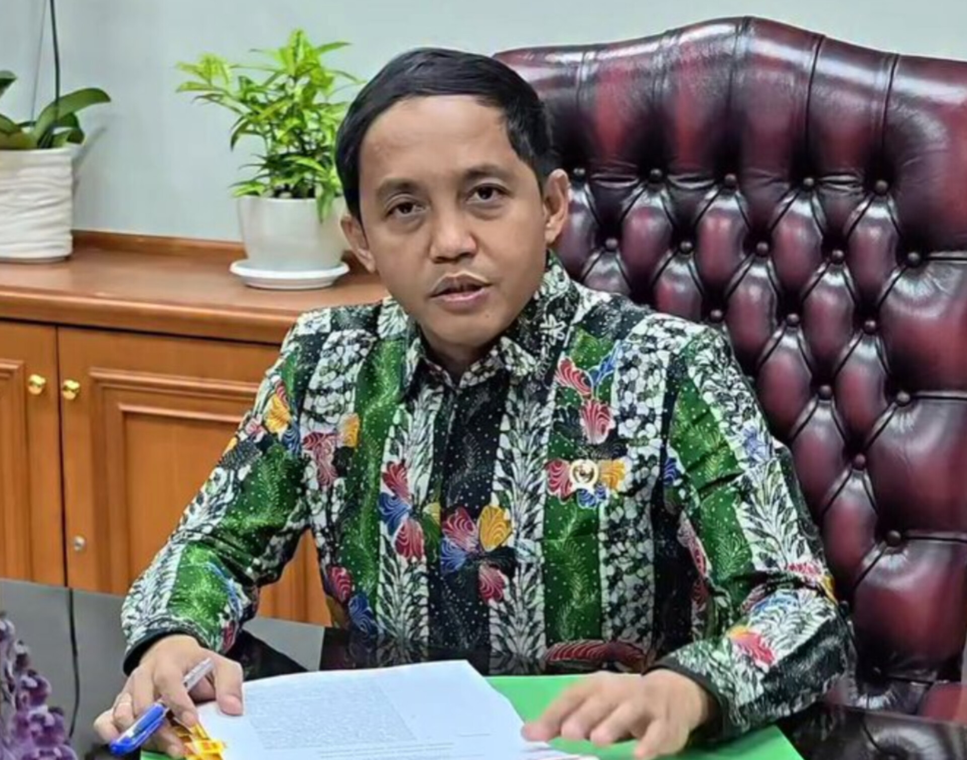 Menteri Kehutanan Raja Juli Antoni menyampaikan keterangan terkait pencabutan izin 22 PBPH, termasuk PT Toba Pulp Lestari, usai arahan Presiden Prabowo Subianto.