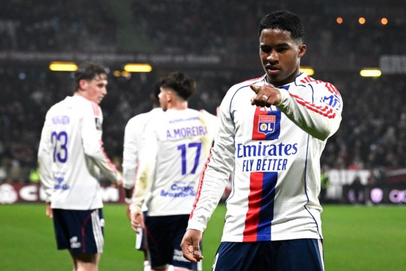 Endrick merayakan gol bersama Olympique Lyon usai dipinjamkan Real Madrid hingga akhir musim 2025/2026.