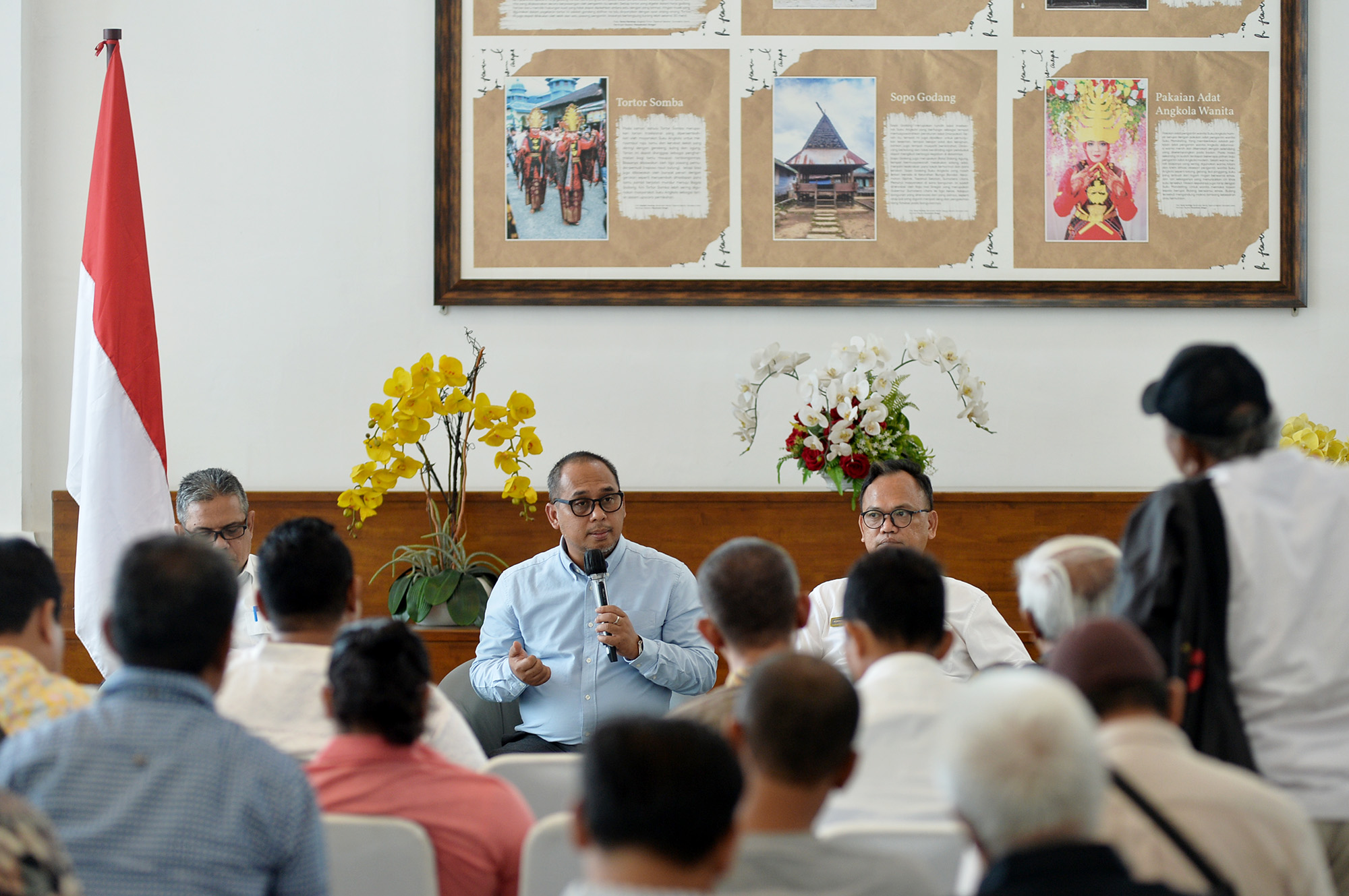 Dinas PUPR Sumut menggelar konferensi pers terkait progres pembangunan infrastruktur 2025 dan rencana 2026, termasuk proyek perkuatan tebing Sungai Batang Serangan, di Lobby Dekranasda Kantor Gubernur
