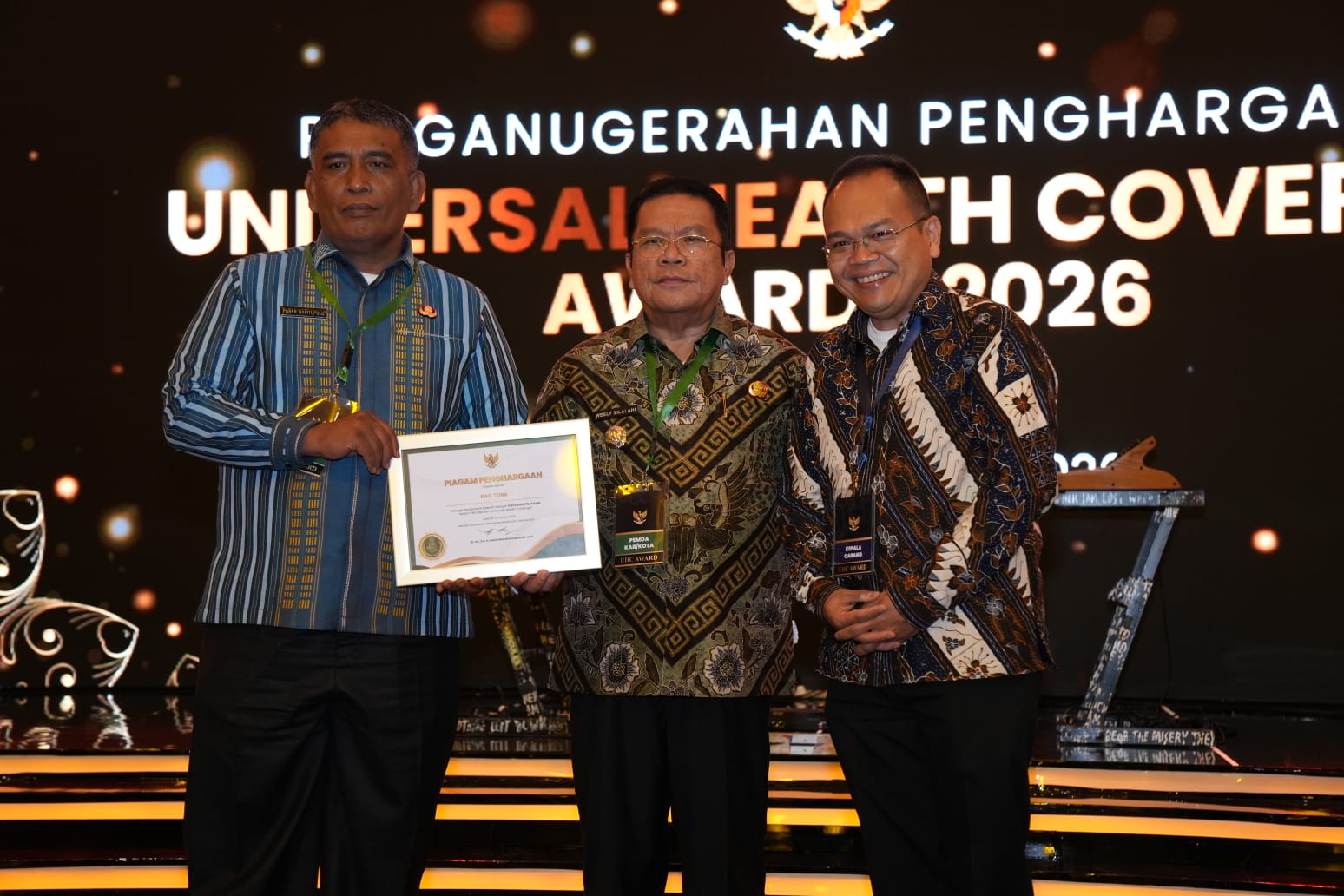 Wali Kota Pematangsiantar Wesly Silalahi menerima Penghargaan UHC Award Tahun 2026 Kategori Pratama di Ballroom JIExpo Kemayoran, Jakarta, Selasa (27/1/2026).