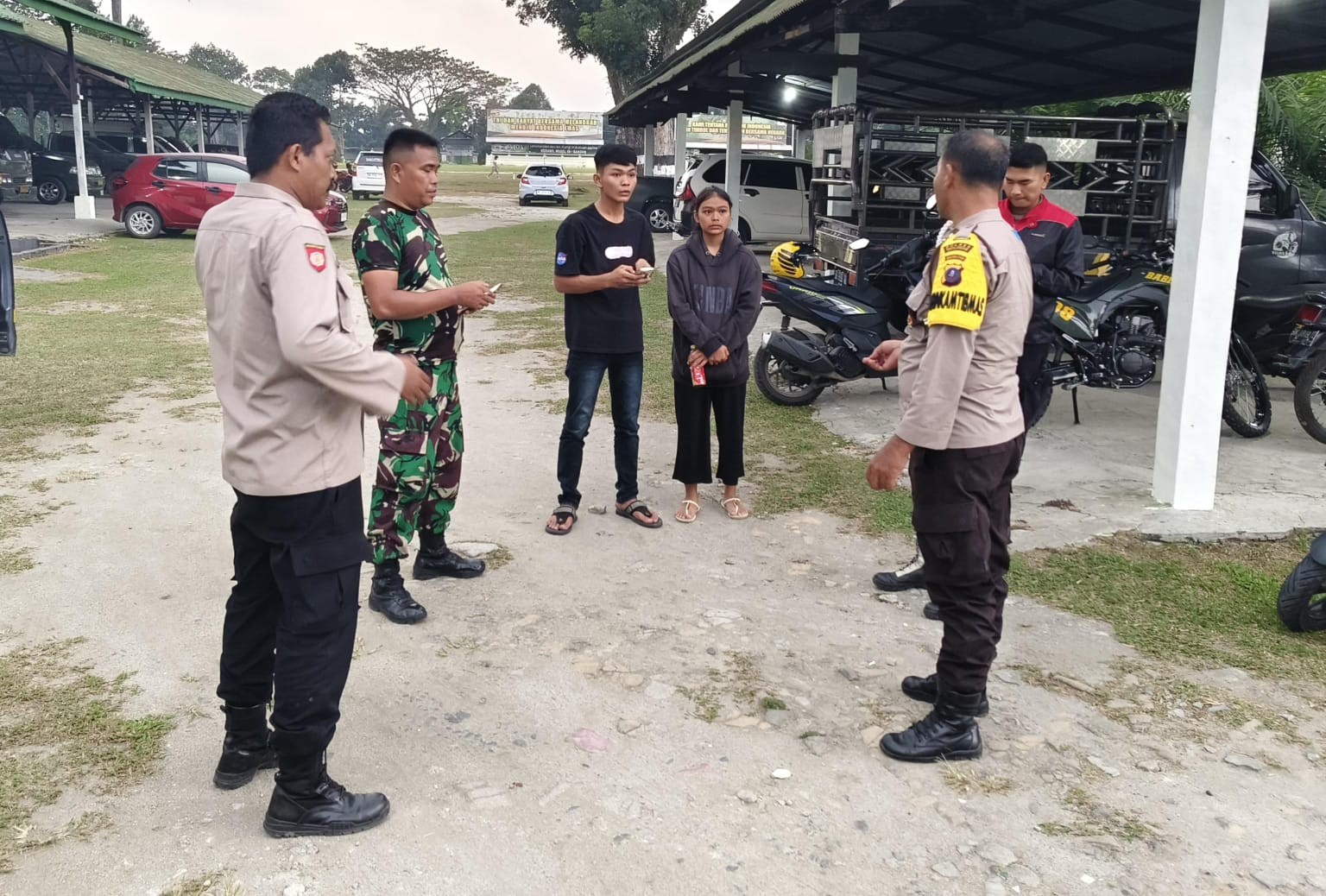 Pemilik mobil Honda Agya yang mengaku dikejar debt collector berlindung ke Koramil 08 Model Gunung Malela