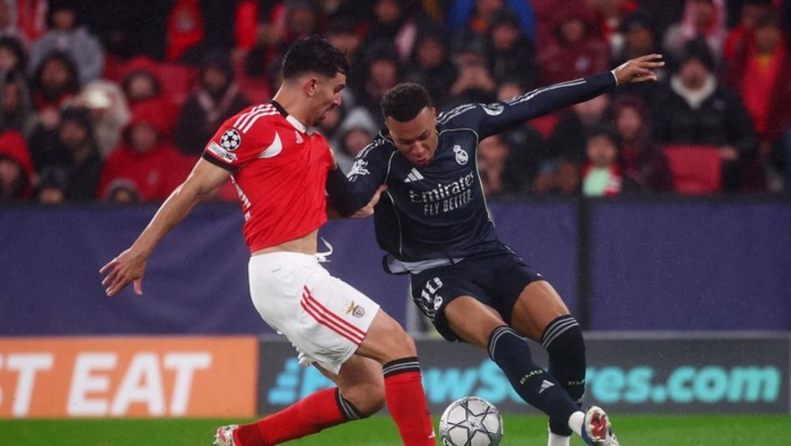 Kylian Mbappe mencetak dua gol untuk Real Madrid, namun gagal menghindarkan Los Blancos dari kekalahan 2-4 atas Benfica di Estadio da Luz.