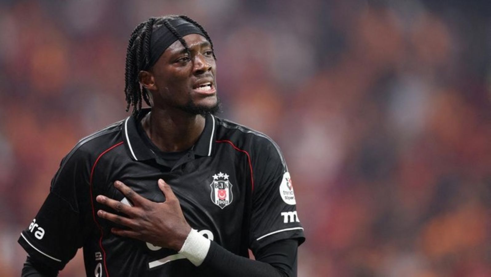 Tammy Abraham resmi diperkenalkan sebagai pemain baru Aston Villa setelah ditebus dari Besiktas pada bursa transfer Januari 2026.