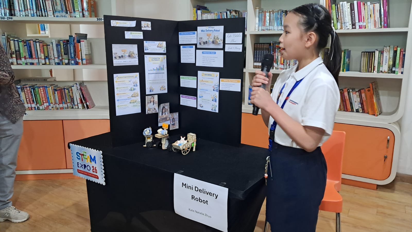 Siswa Sampoerna Academy mempresentasikan proyek inovasi berbasis STEAM dalam ajang STEAM Expo 2026 bertema &ldquo;Inventing Tomorrow&rdquo;, dengan judul inovasi: mini delivery robot.