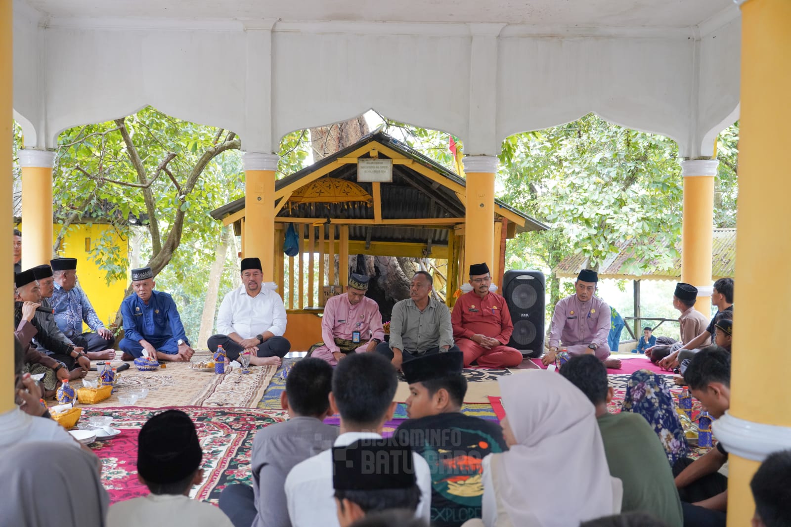 Zikir dan doa bersama serta penyerahan santunan kepada 100 anak yatim di Desa Kwala Gunung oleh Bupati Batu Bara.