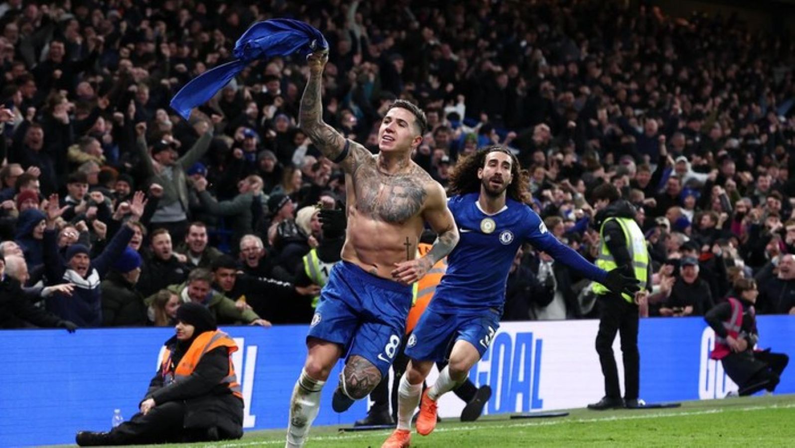 Pemain Chelsea merayakan gol kemenangan Enzo Fernandez ke gawang West Ham United pada laga pekan ke-24 Liga Inggris 20252026 di Stamford Bridge, London.