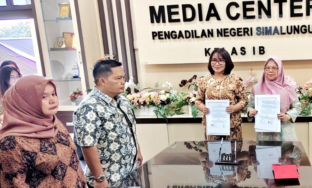 Penandatanganan MoU antara Dinas PPPA Kabupaten Simalungun dan Pengadilan Negeri Simalungun terkait penanganan anak berhadapan dengan hukum.