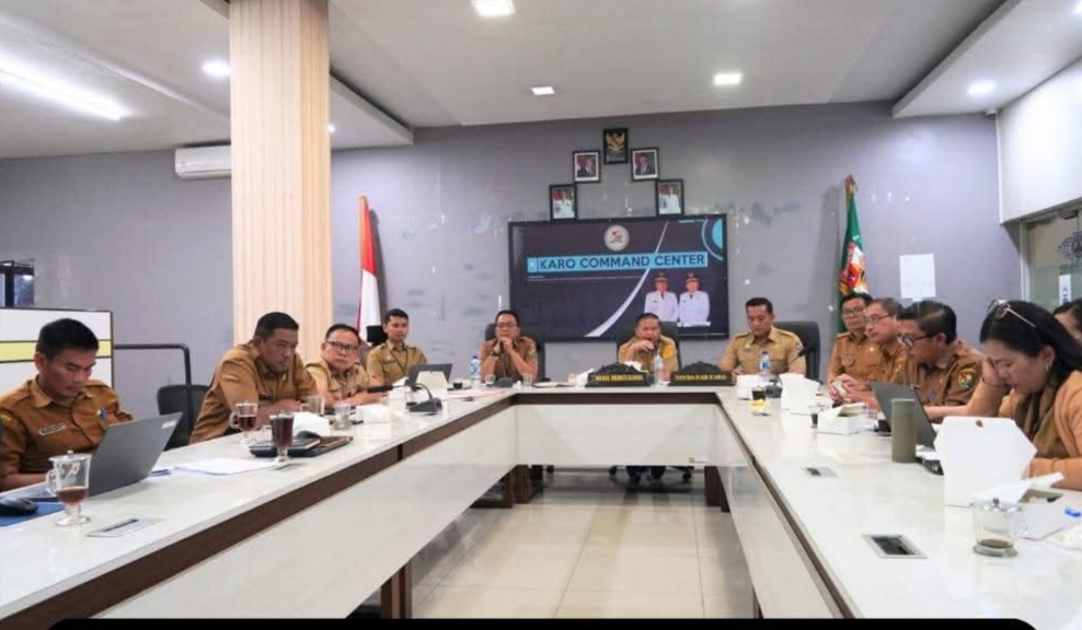 Wakil Bupati Karo Komando Tarigan memimpin Forum Konsultasi Publik RKPD 2027 di Ruang KCC, didampingi Sekda Gelora Kurnia Putra Ginting, Selasa (2712026).