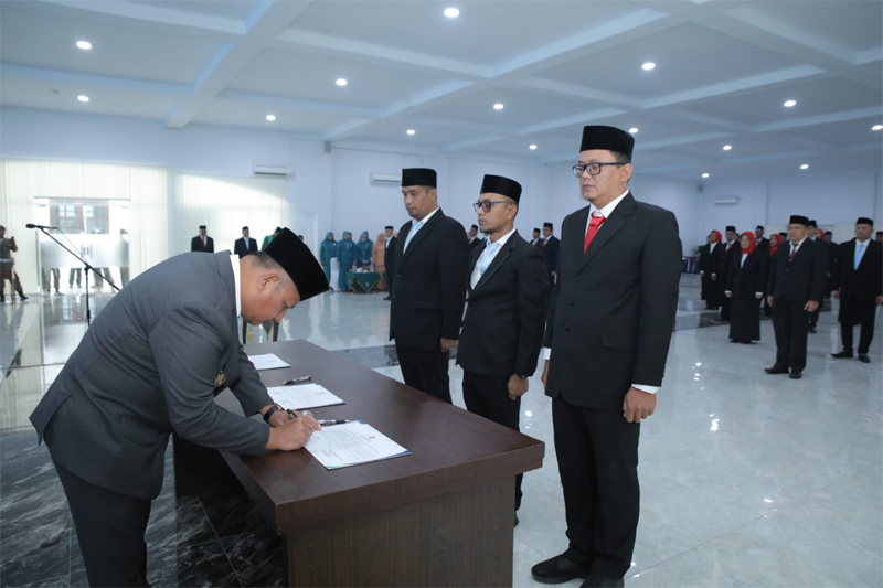 Pelantikan pejabat di lingkungan Pemkab Asahan.