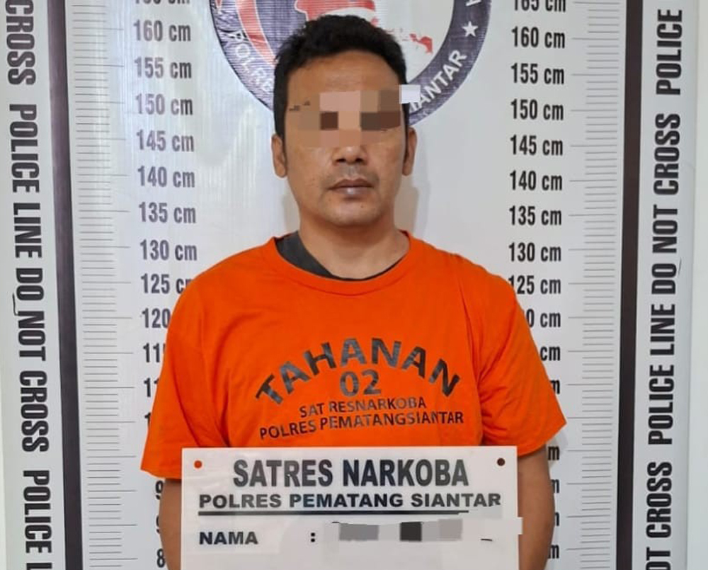 RS (44), tersangka kepemilikan sabu-sabu, diamankan Sat Resnarkoba Polres Pematangsiantar di Jalan Sisingamangaraja.