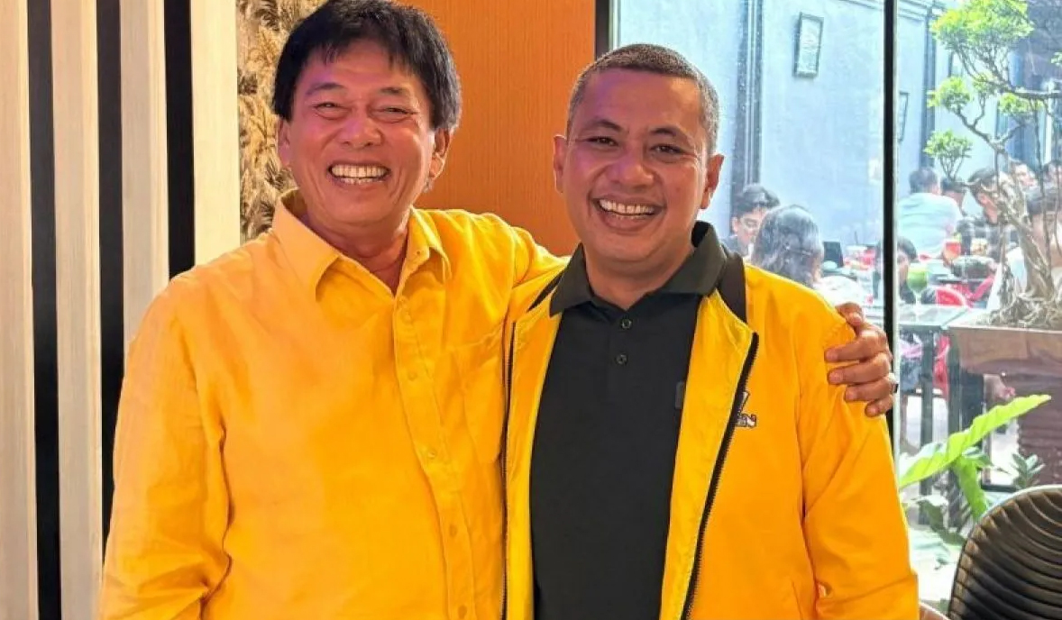 Andar Amin Harahap (kanan) bersama Ketua DPD Golkar Tapsel Rahmat Nasution usai penetapan hasil Musda XI Golkar Sumut di Medan.