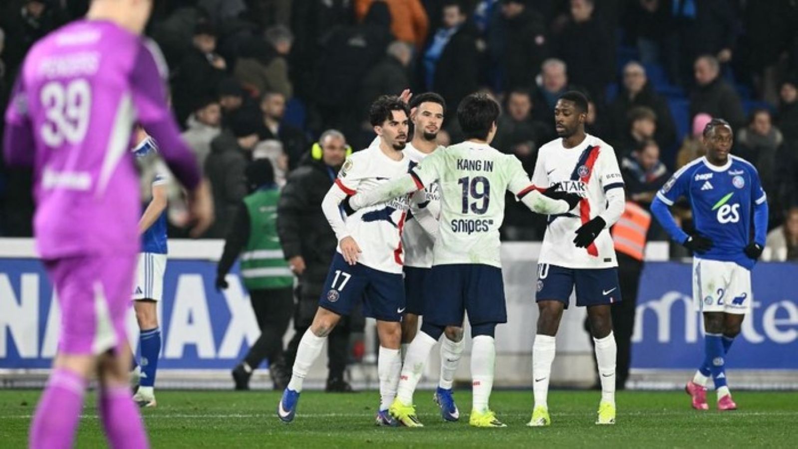 Achraf Hakimi dikartu merah saat PSG menang 2-1 atas Strasbourg di Stade de la Meinau, Senin (2/2/2026), meski Les Parisiens tetap meraih tiga poin.