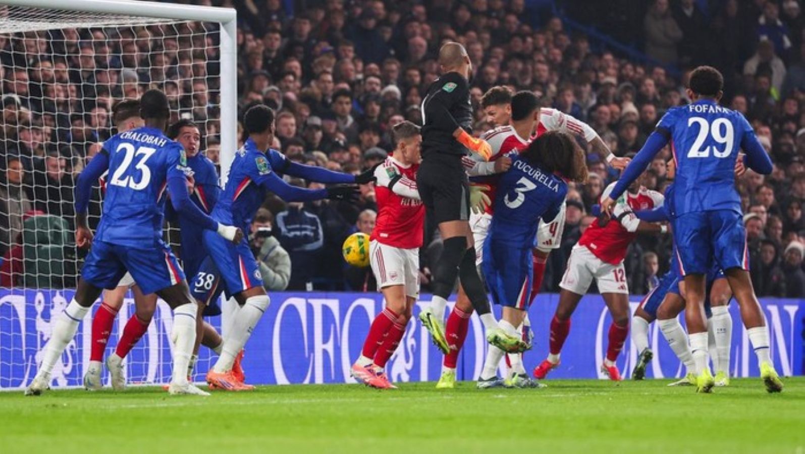 Arsenal menjamu Chelsea di Emirates Stadium pada leg kedua semifinal Carabao Cup 2025/2026 dengan modal keunggulan agregat.