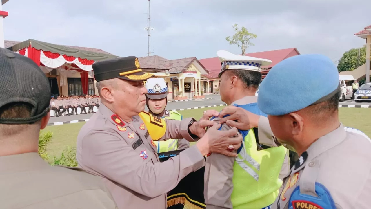 Apel Gelar Pasukan Operasi Keselamatan Toba 2026 di Lapangan Apel Polres Labuhanbatu, persiapan Polri menjaga keamanan dan kelancaran lalu lintas.