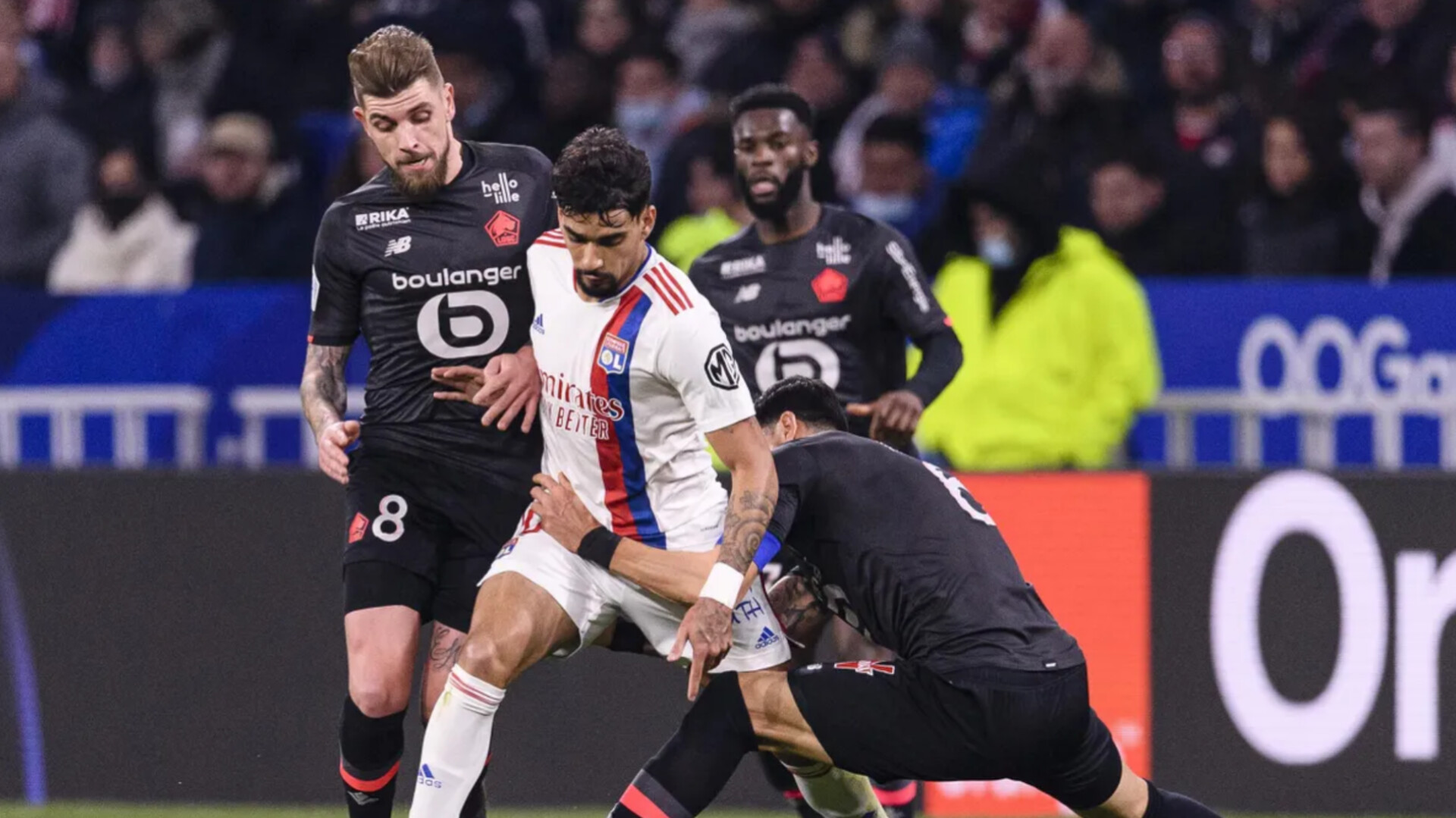 Pemain Lyon Noah Partey (kanan) merayakan gol tunggal ke gawang Lille pada laga Ligue 1 2025/2026 di Groupama Stadium, Minggu (1/2/2026).