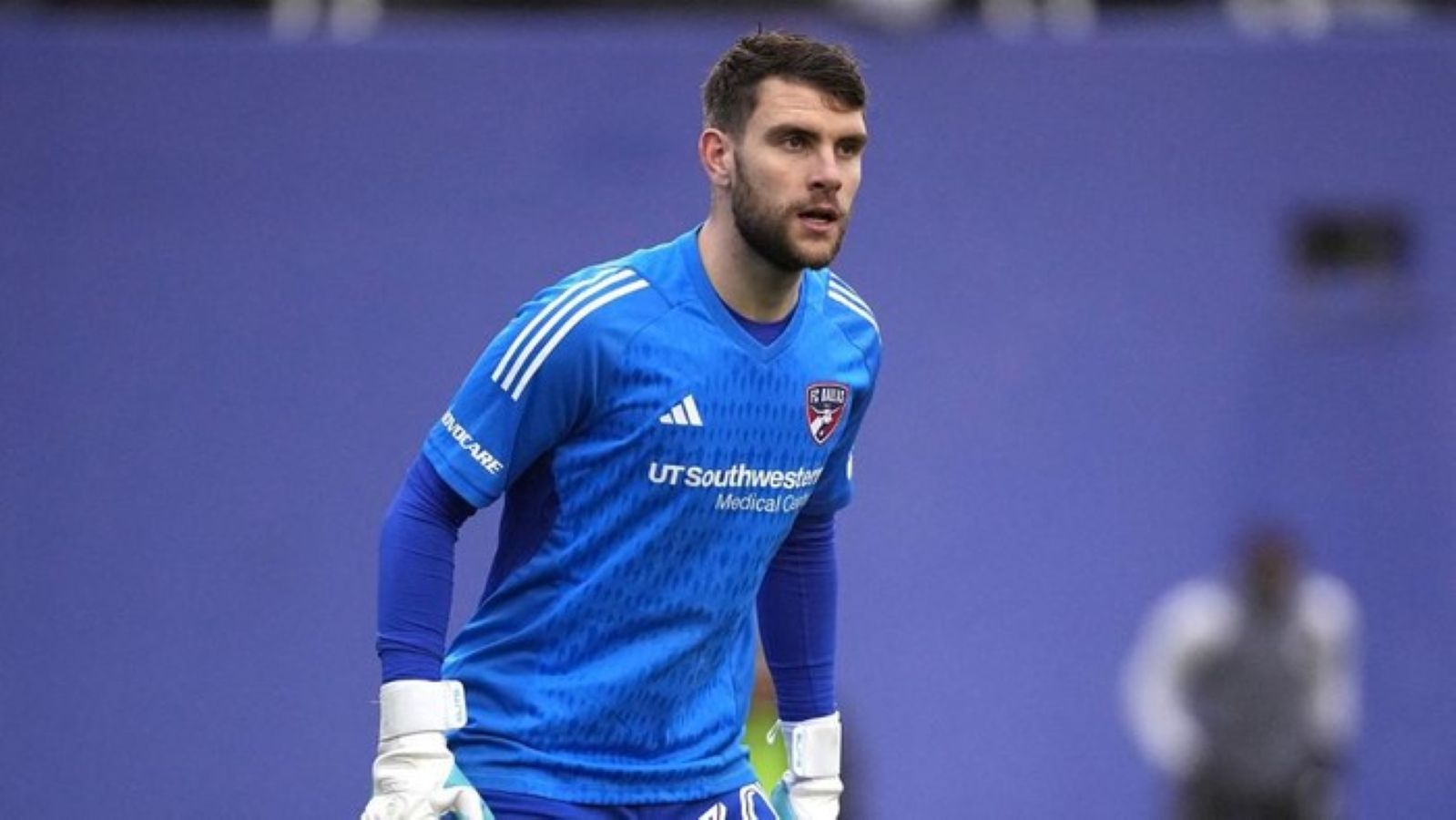Maarten Paes resmi diperkenalkan sebagai pemain Ajax Amsterdam setelah menuntaskan transfer dari FC Dallas pada bursa musim dingin 2026.