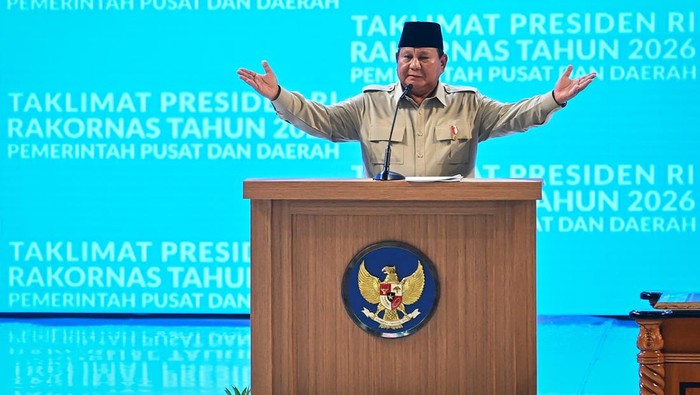 Presiden Prabowo Subianto menyampaikan arahan kepada kepala daerah saat Rakornas Pemerintah Pusat dan Daerah di Sentul, Bogor.