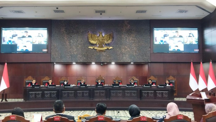 Sidang pembacaan putusan Mahkamah Konstitusi terkait gugatan Undang-Undang Perkawinan di Gedung MK, Jakarta Pusat.
