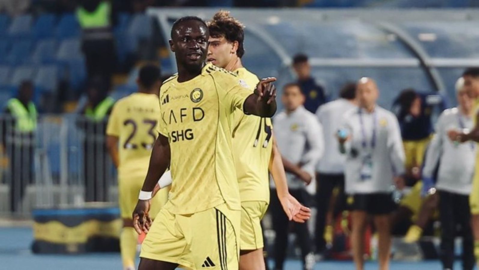 Sadio Mane (kanan) merayakan gol tunggalnya ke gawang Al Riyadh yang memastikan kemenangan Al Nassr pada lanjutan Liga Arab Saudi 2025/2026.