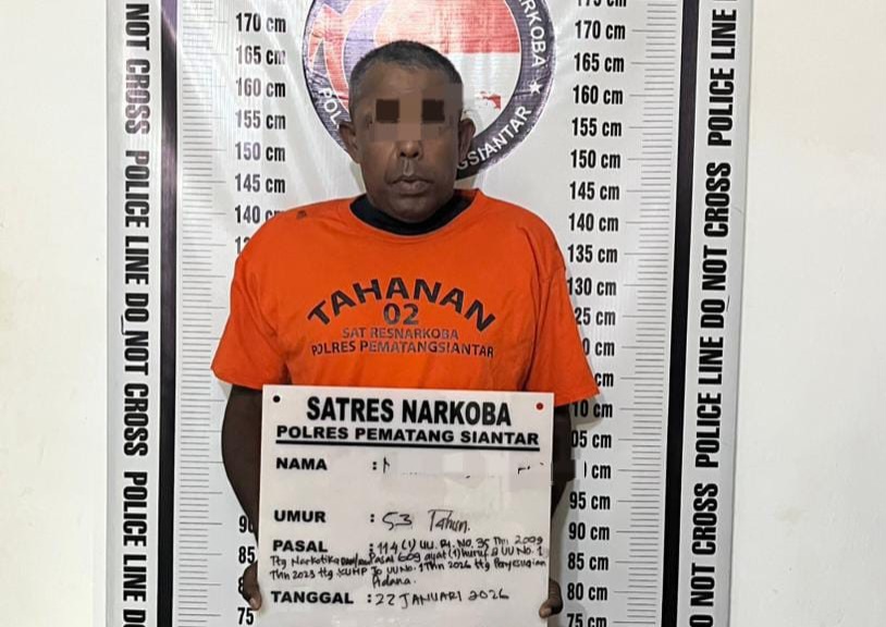 Tersangka MH (53), warga Kabupaten Sergai, diamankan Sat Resnarkoba Polres Pematangsiantar bersama barang bukti 6 paket sabu seberat 2,04 gram, Kamis (22/1/2026) dini hari.