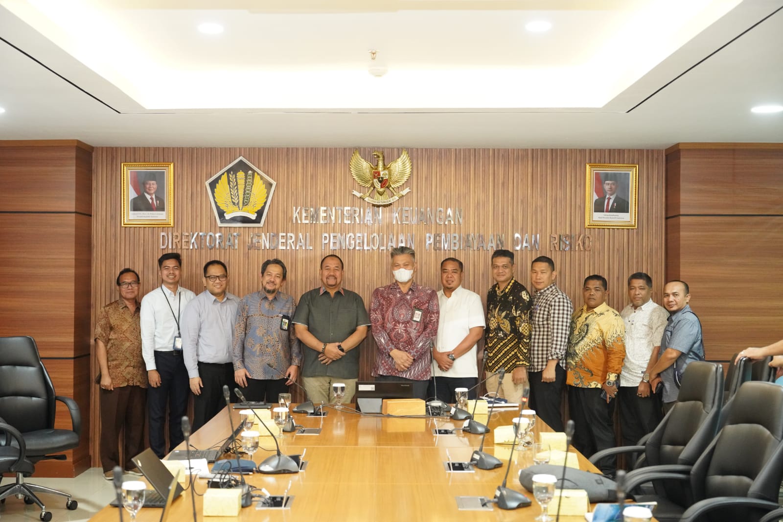 Bupati Batu Bara H. Baharuddin Siagian, bersama Wakil Bupati Batu Bara Syafrizal, menghadiri secara langsung Rapat Klarifikasi.