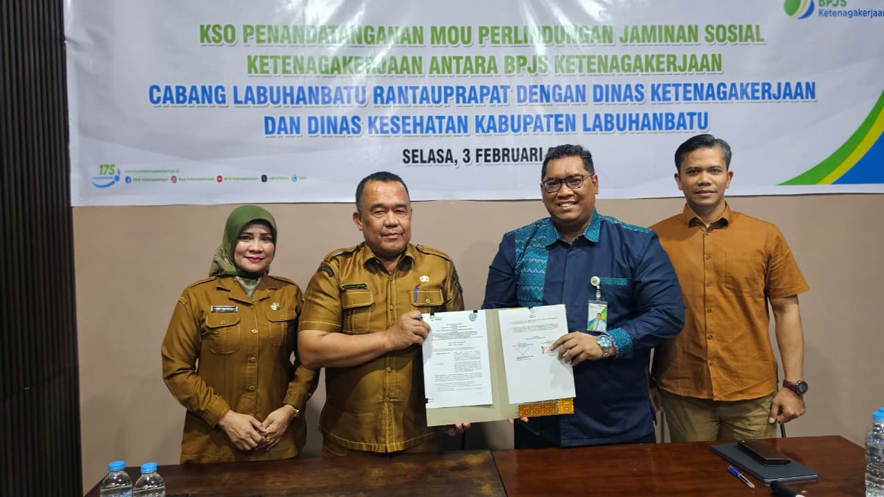 Penandatanganan kerjasama perlindungan pekerja sektor kesehatan dan pekerja perkebunan kelapa sawit di Kabupaten Labuhanbatu antara BPJS Ketenagakerjaan dan Pemkab Labuhanbatu.