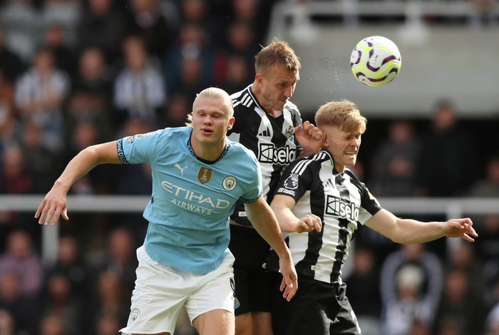 Pemain Manchester City merayakan gol ke gawang Newcastle United pada leg pertama semifinal Carabao Cup 2026.