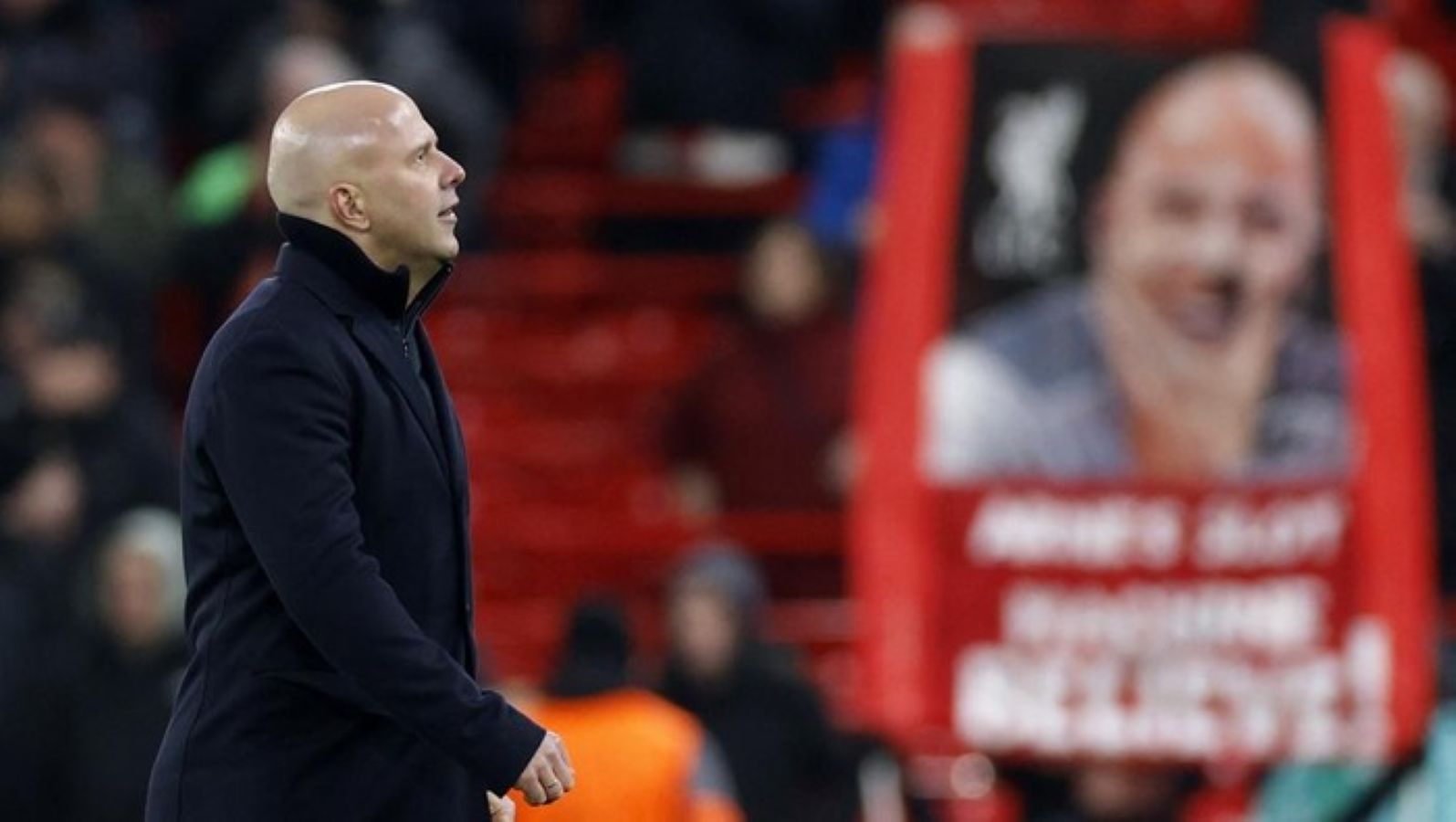 Arne Slot saat mendampingi Liverpool di laga Premier League. Pelatih asal Belanda itu menekankan pentingnya gaya bermain dibanding sekadar trofi.