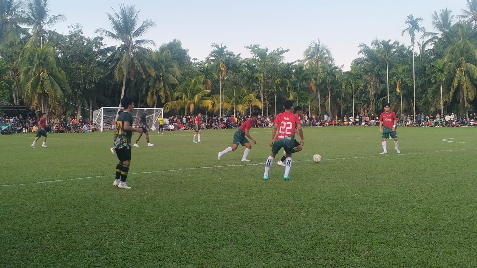 Pertandingan antara N Three Family dan BRI Tanjungbalai di semi final N Three Cup III.