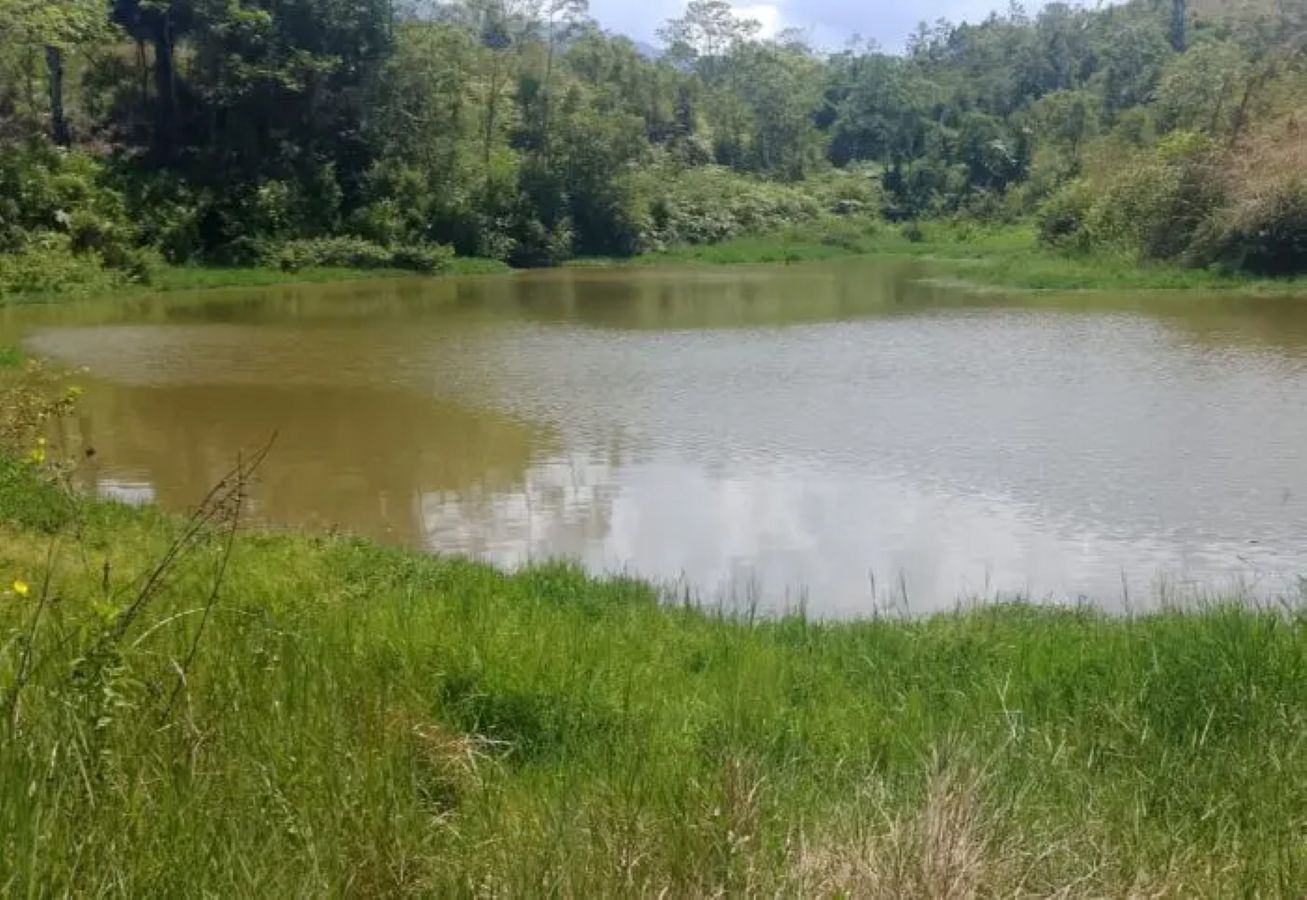 Kondisi embung di Kabupaten Toba yang mengering akibat minimnya curah hujan.
