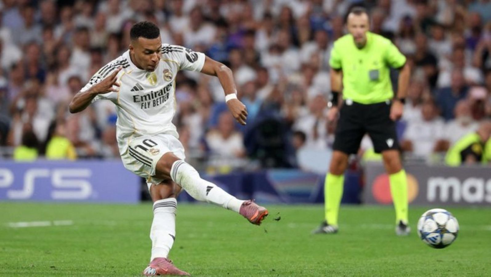 Kylian Mbappe merayakan gol penalti saat Real Madrid menang 2-1 atas Rayo Vallecano, menjaga catatan tak terkalahkan dari titik putih.