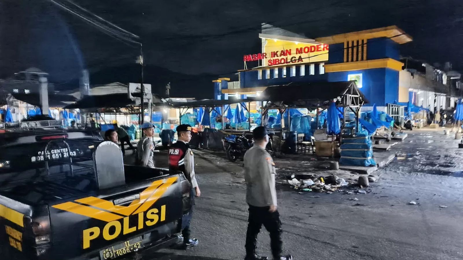 Petugas Polres Sibolga melaksanakan patroli dini hari di sejumlah titik rawan untuk mencegah tawuran remaja dan gangguan kamtibmas, Kamis (5/2/2026).