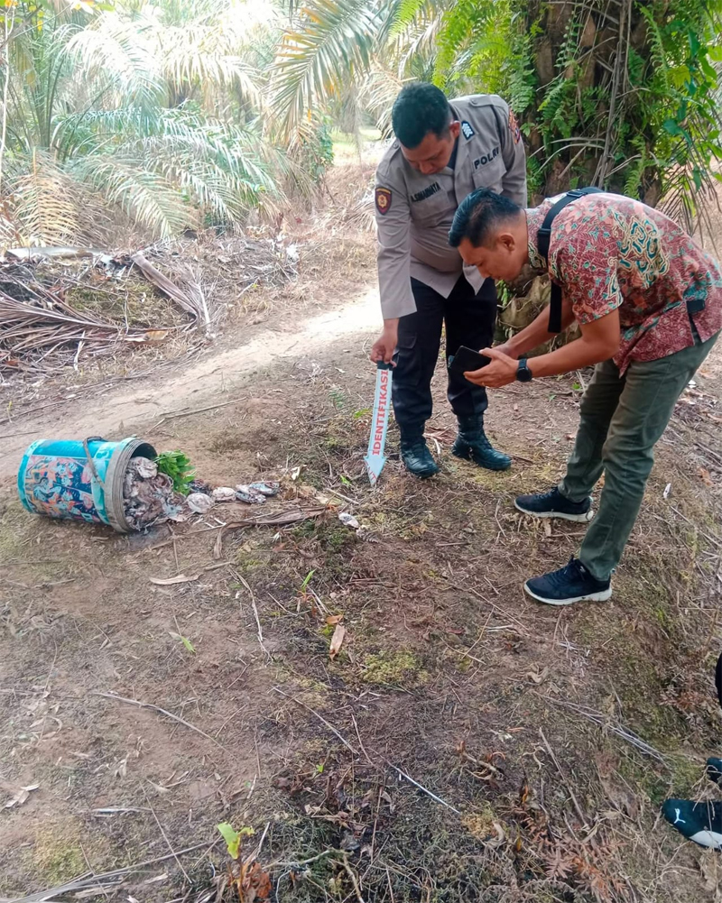 Polisi melakukan olah TKP kejadian perampokan dengan kekerasan di Labura.