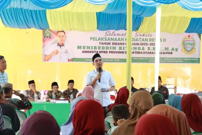Anggota DPRD Sumatera Utara Muniruddin Ritonga saat melaksanakan reses dan menyerap aspirasi warga di Desa Balimbing Jae, Paluta.